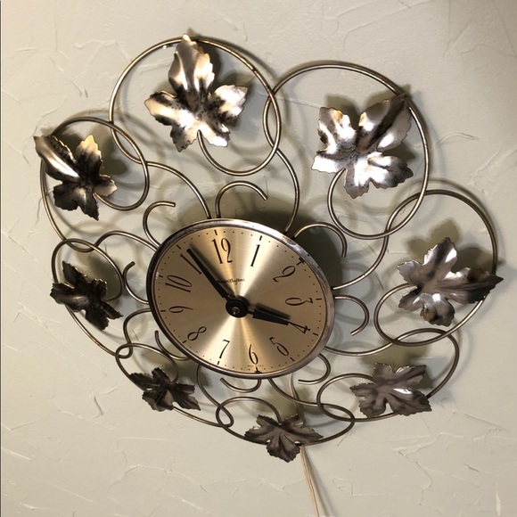 Mid-Century Modern  MASTERCRAFTERS Brass WallClock - Picture 4 of 7